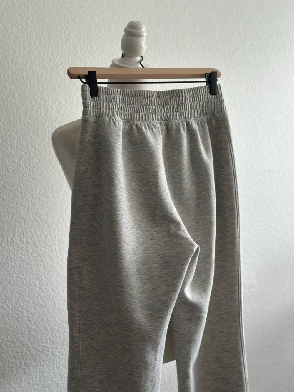 Abercrombie YPB NeoKnit Gray Joggers Small Athleisure Sweatpants Cozy Lounge - Picture 6 of 8